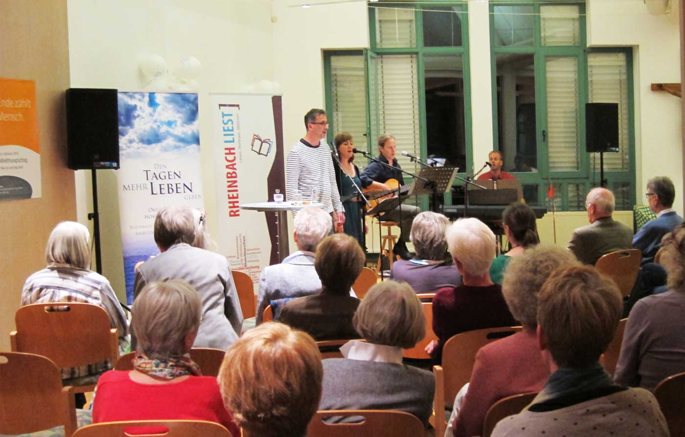 Wo sind die Jahre hin, so eröffnete das Rheinbacher Ensemble Feinsliebchen die Lesung mit Mitgliedern von RHEINBACH LIEST anlässlich des Welthospiztages.