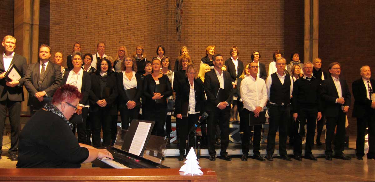 Am Sonntag den 11. Dezember 2016 füllte der Chor trotz vieler weiteren Veranstaltungen
                                  in Rheinbach die Pallotti-Kirche mit ca. 150 Gästen. 